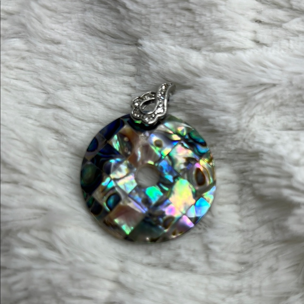 Elegant Silver and Multicolor Shell Pendant Necklace